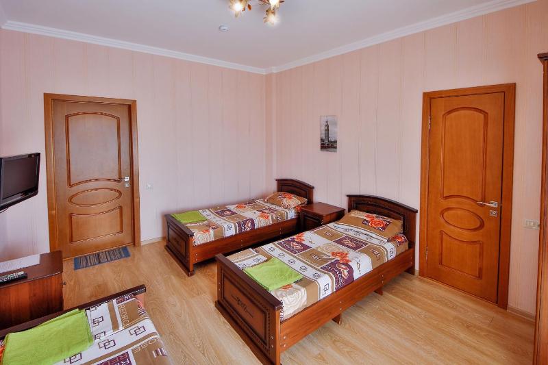 Basic Triple Room image 2