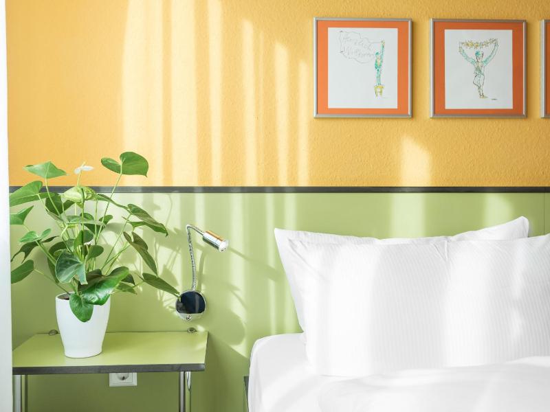 Double Room with Balcony image 2