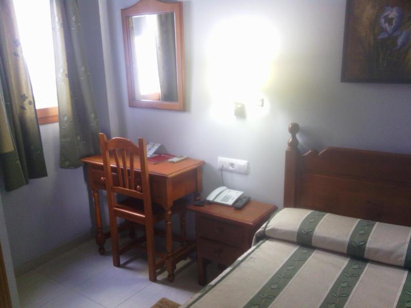 Single Room image 2