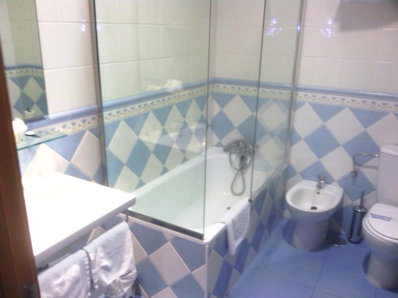 Twin Room image 2