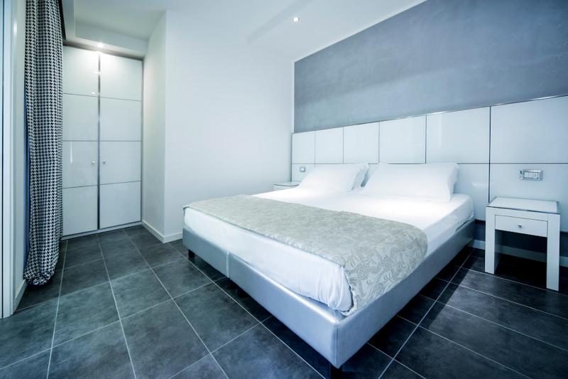 Junior Suite with Balcony (2 Adults) image 1