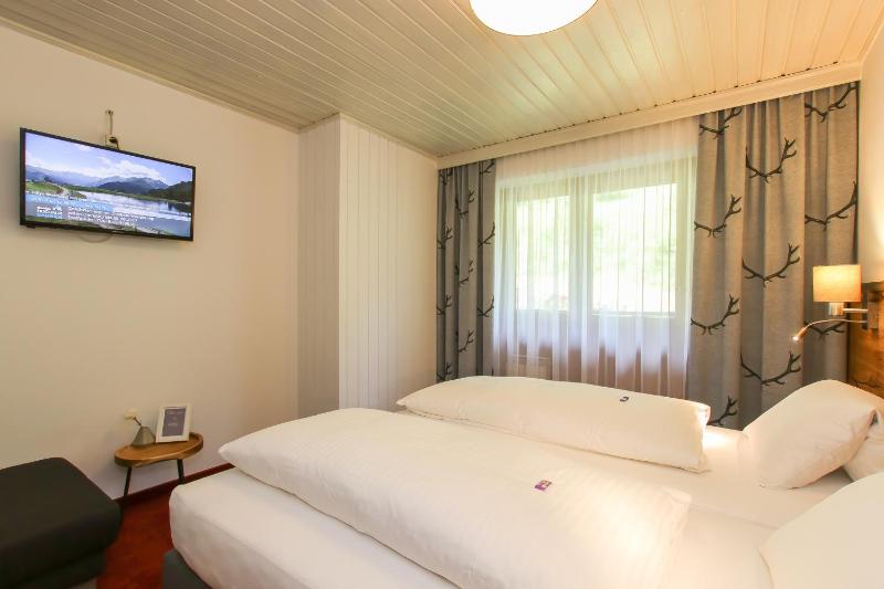 Double Room image 3
