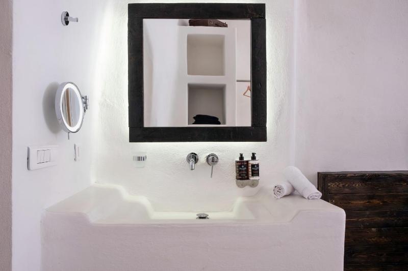 Suite with Private Pool image 4