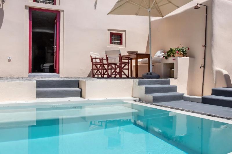 Honeymoon Suite with Private Pool image 3
