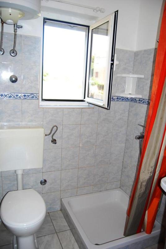 One-Bedroom Apartment with Balcony and Sea View image 2