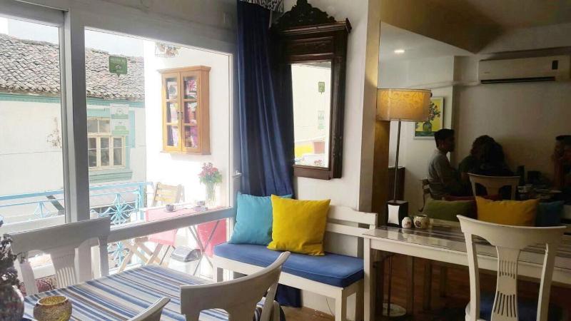 Economy Twin Room image 3