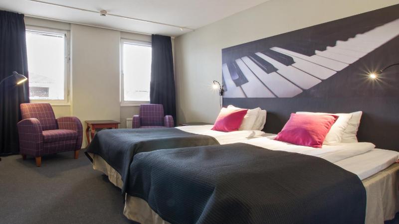 Standard Twin Room image 3