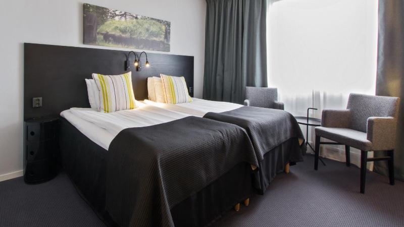 Superior Twin Room image 4