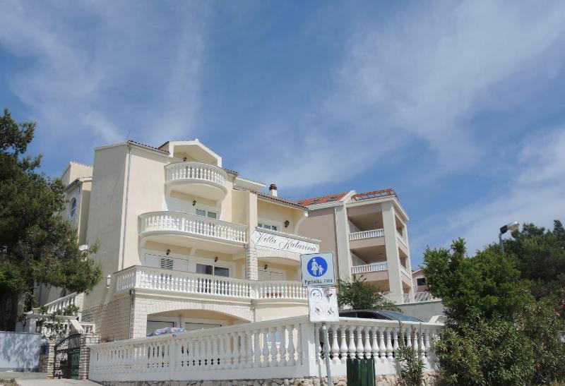 One Bedroom Apartment with Balcony and Sea View image 3