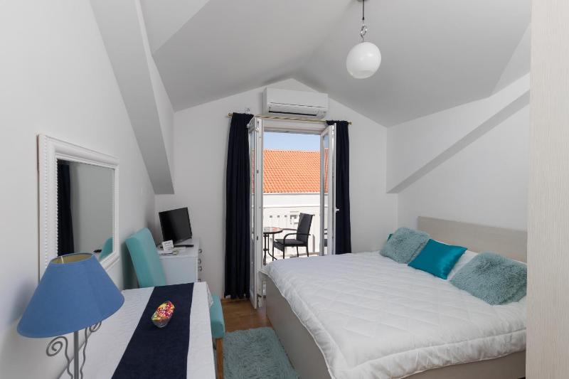 Studio Apartment with Balcony and Sea View 2 image 3