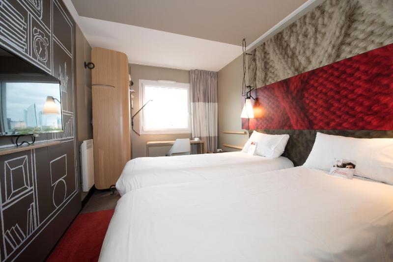 Standard Room with 2 Single Beds image 4