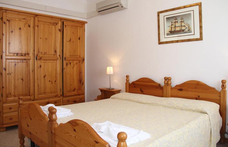 Economy One-Bedroom Apartment image 3