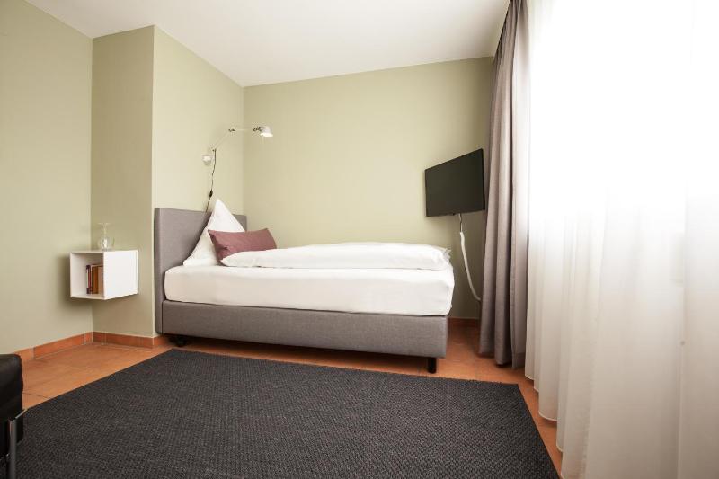 Single Room image 2