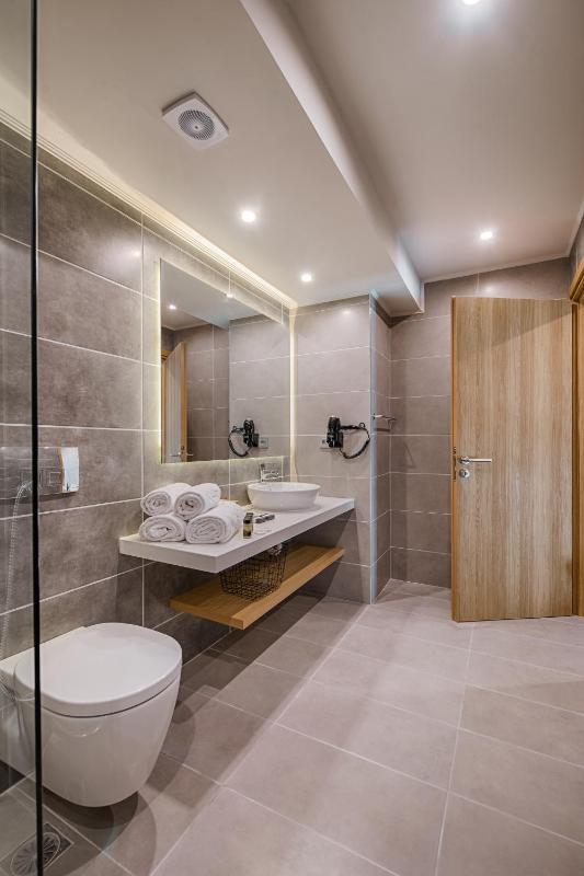 Sea Front Premier Suite with Private Pool image 3