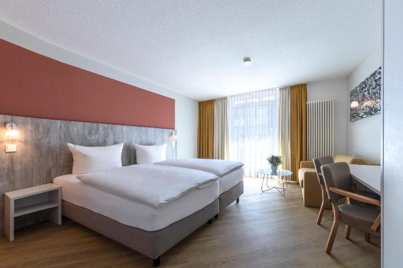 Standard Double Room with chair-bed image 3