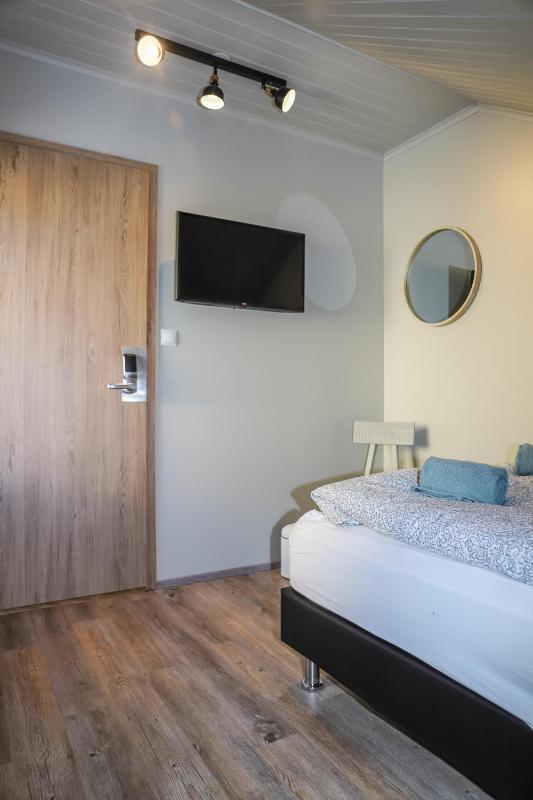 Double Room with Shared Bathroom image 2