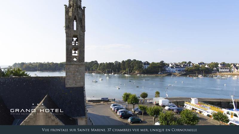 Superior Double Room with River View image 3