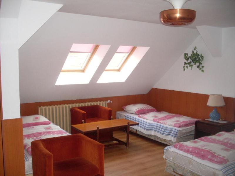 Quadruple Room - Attic image 3