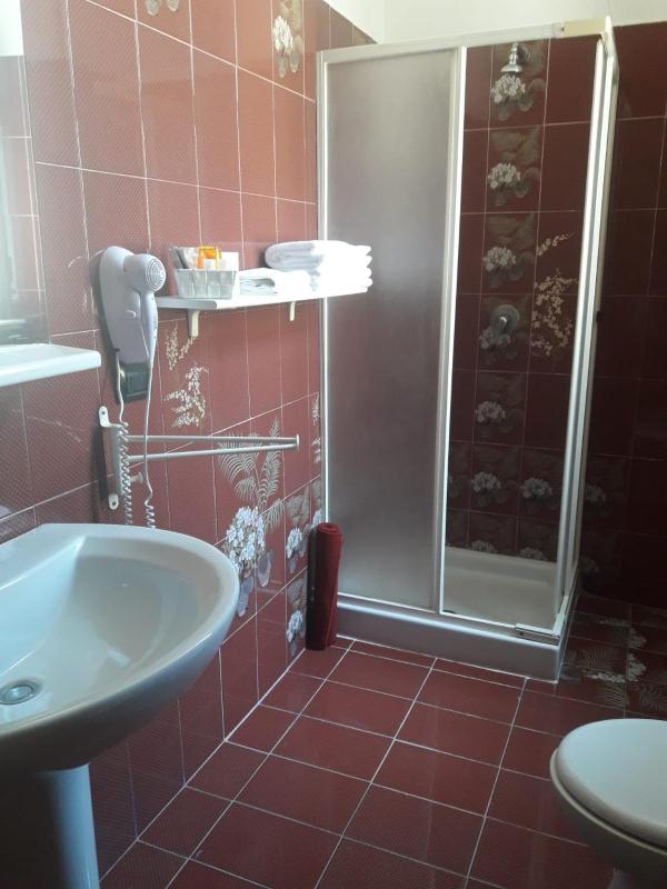 Large Double Room image 4