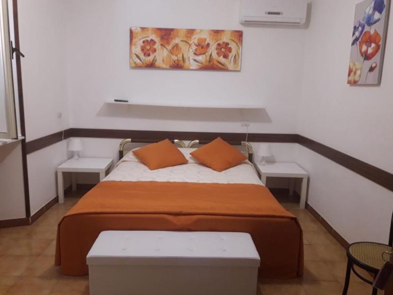 Large Double Room image 2