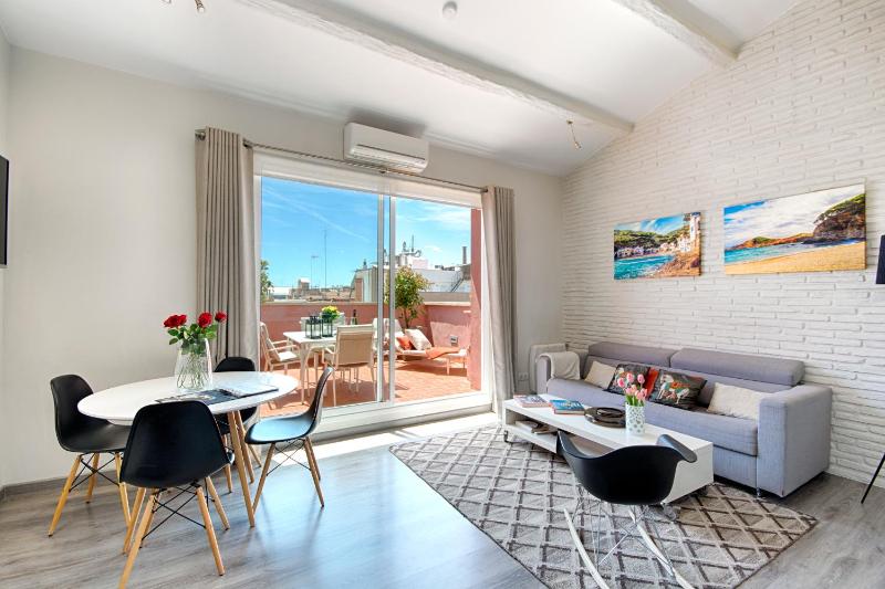 Three-Bedroom Apartment with Terrace image 1