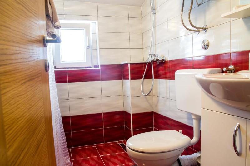 Twin Room image 3