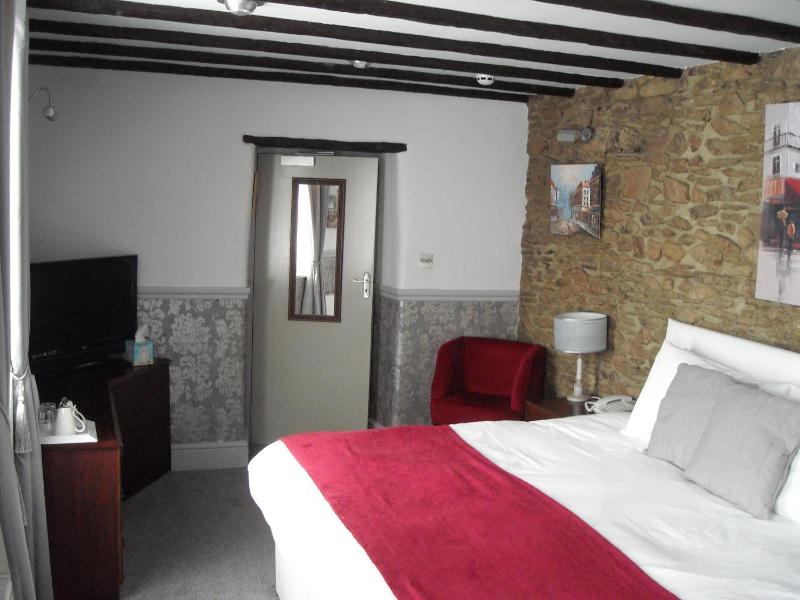 Superior Double or Twin Room image 4