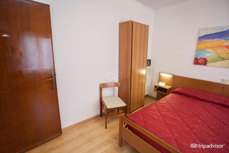 Double Room image 4