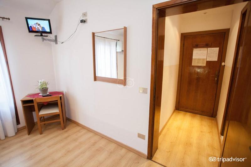 Double Room with French Bed and Terrace image 1