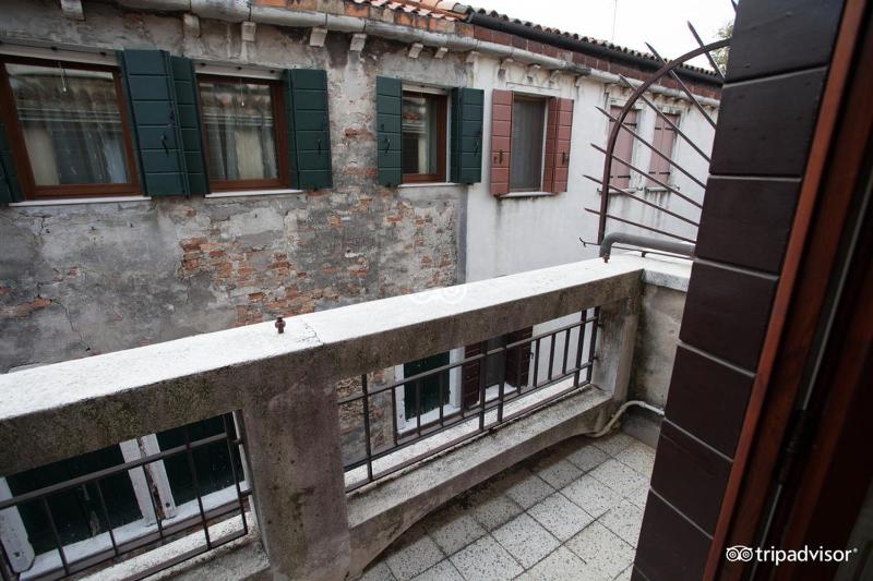Double Room with French Bed and Terrace image 4
