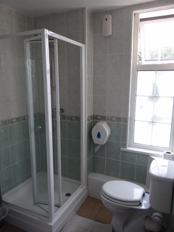 Triple Room with Shared Bathroom image 3