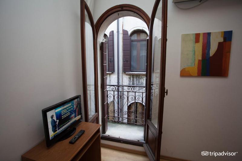 Quadruple Room image 3