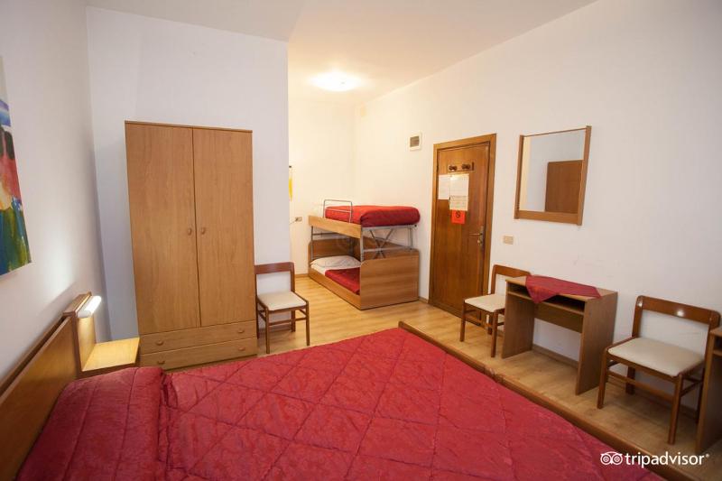 Quadruple Room image 4