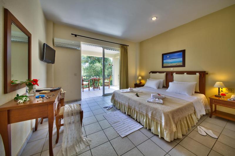 Double or Twin Room with Garden View image 1