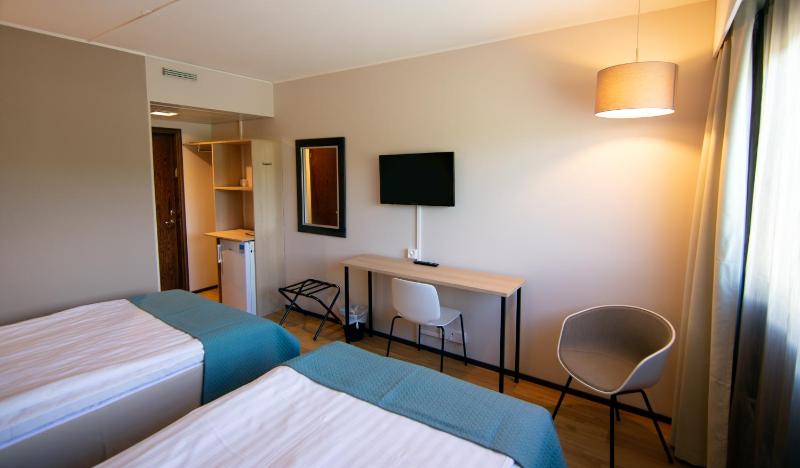 Twin Room image 4