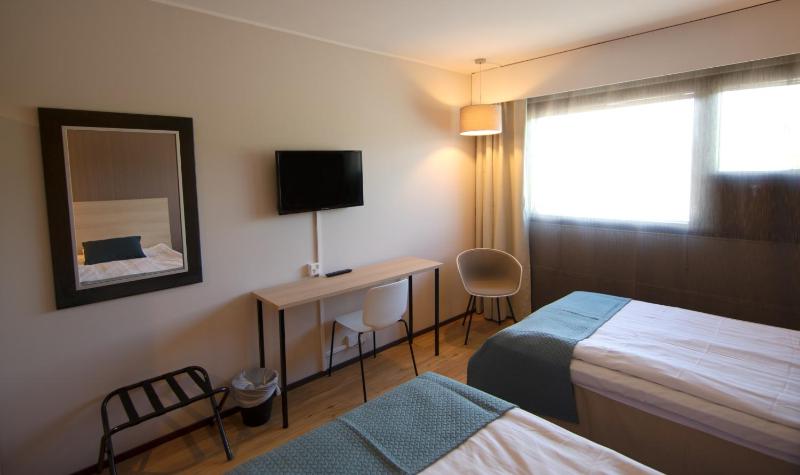Twin Room image 3
