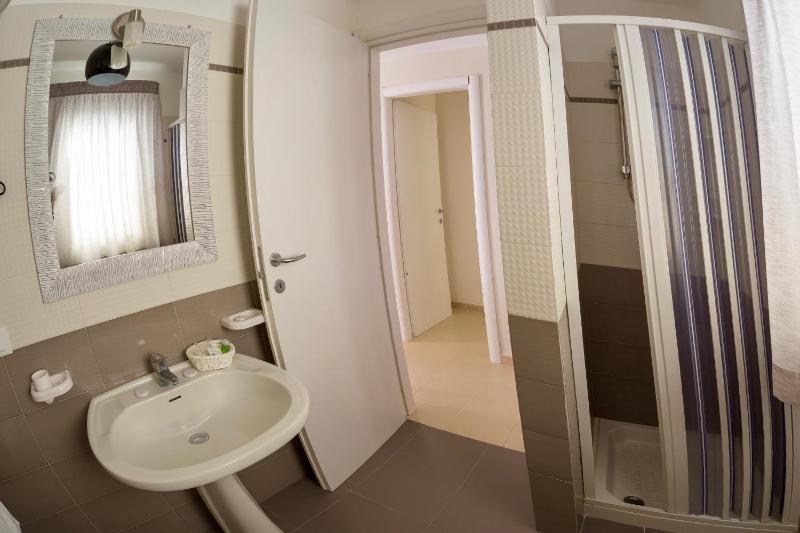 One-Bedroom Apartment with Sofa Bed image 2
