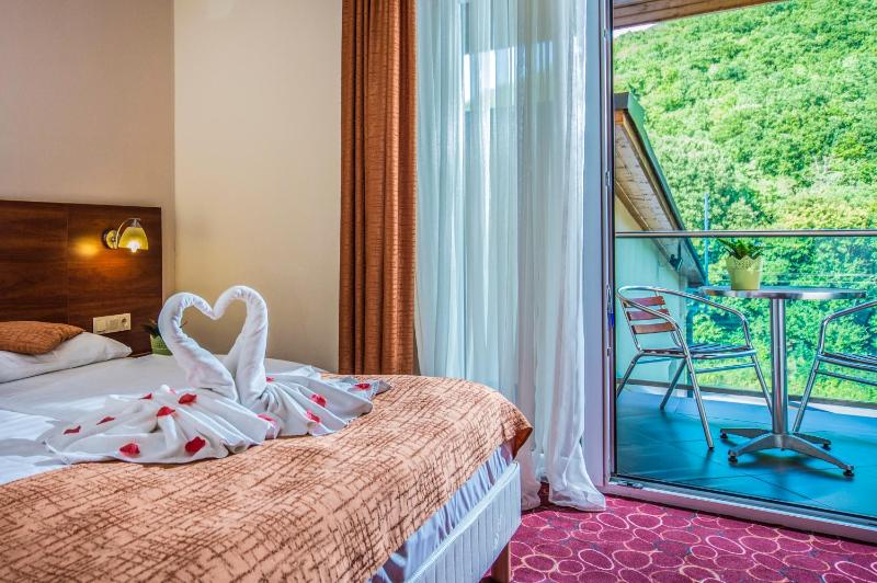 Triple Room with Mountain View image 2