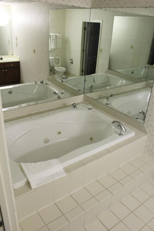 King Room with Spa Bath image 2