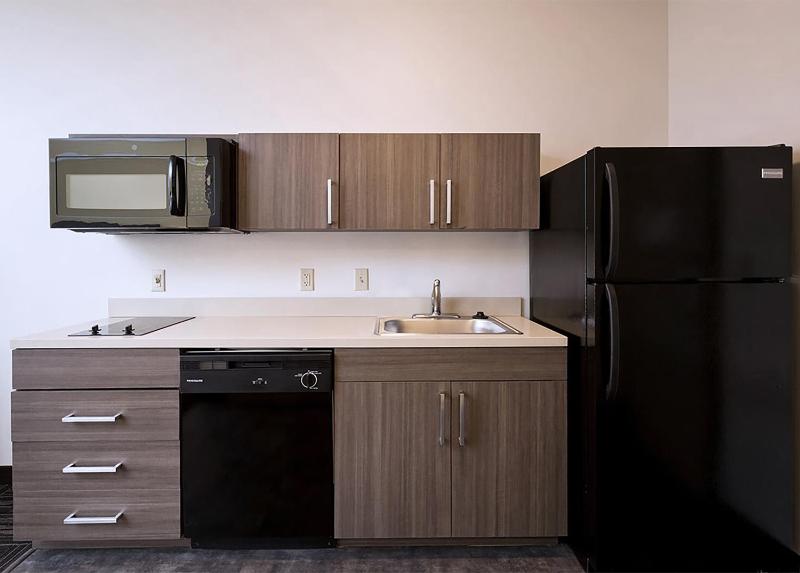 Deluxe Studio with 2 Queen Beds - Non-Smoking image 4