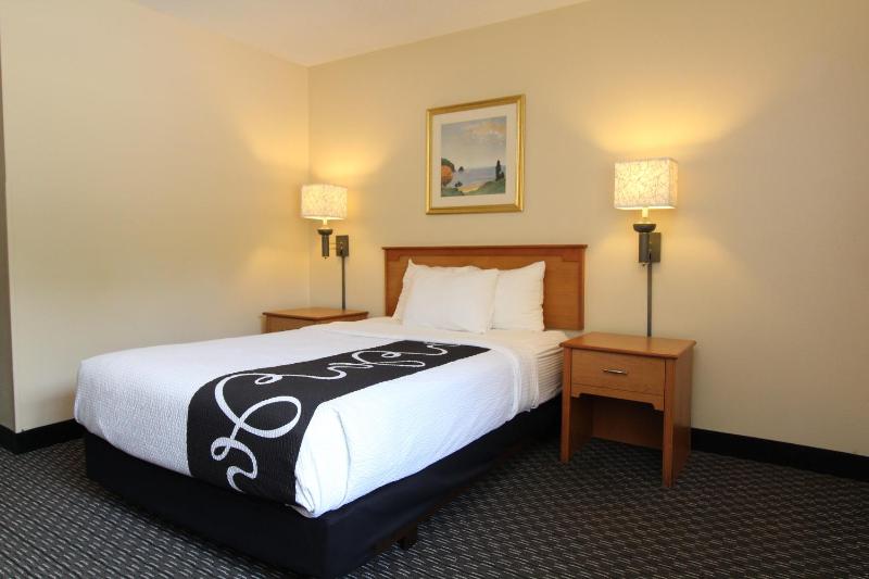 La Quinta Inn & Suites by Wyndham Tampa Fairgrounds - Casino - image 37