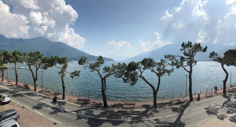 King Room with Lake View image 4
