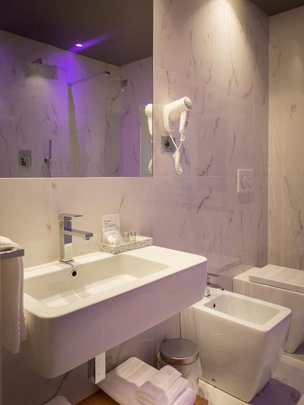 HNN Luxury Suites - image 28