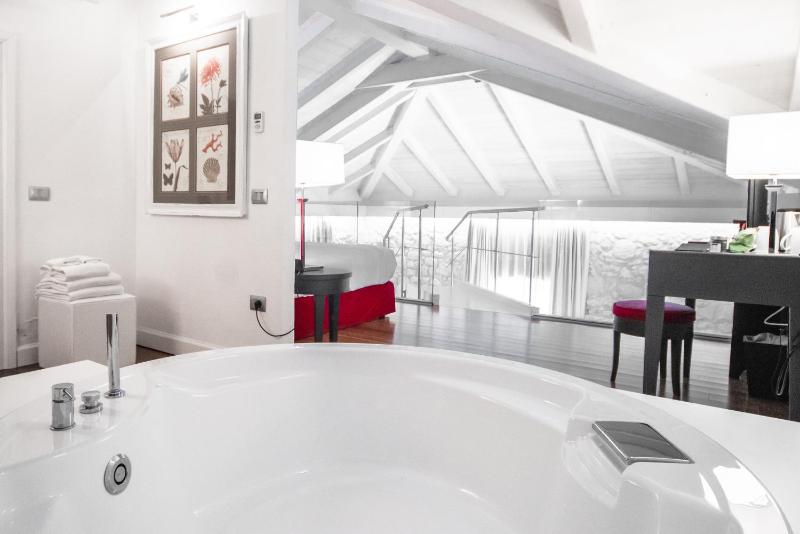 Suite - Split Level image 3