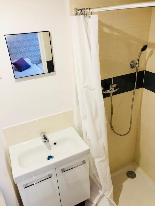 Triple Room with Shower image 2