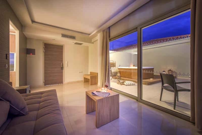 Suite with Hot Tub image 2
