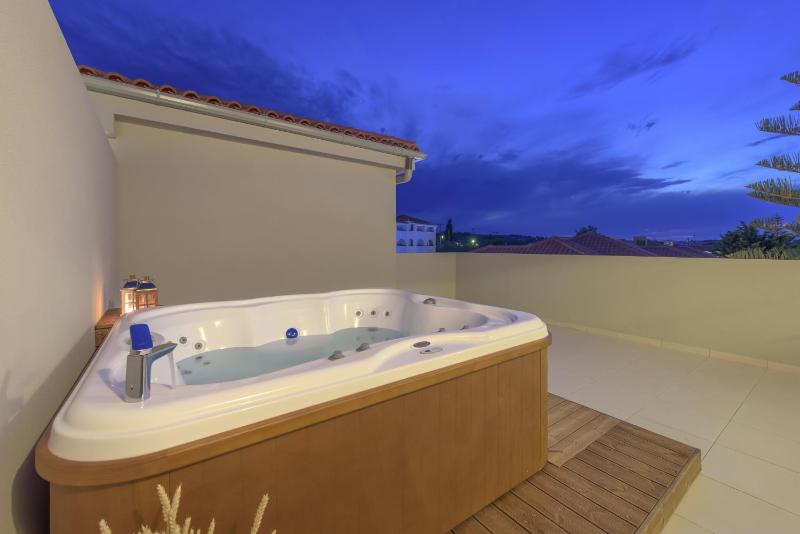 Suite with Hot Tub image 3