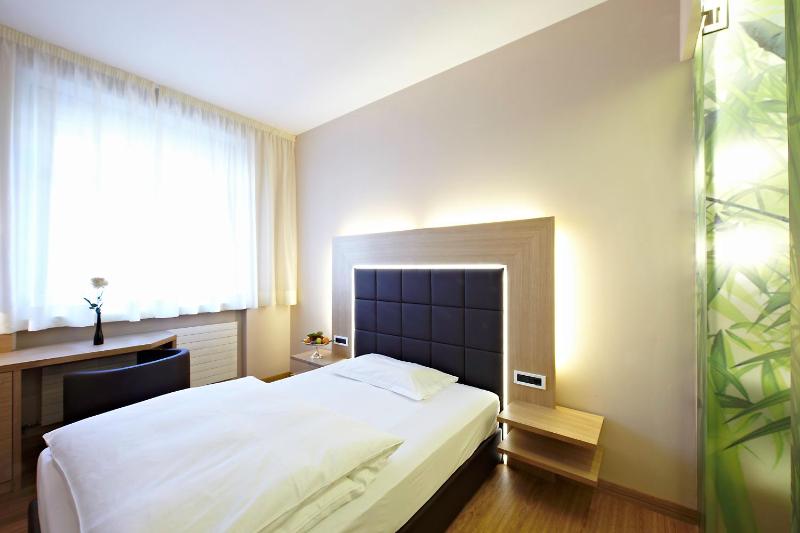 Comfort Single Room image 3