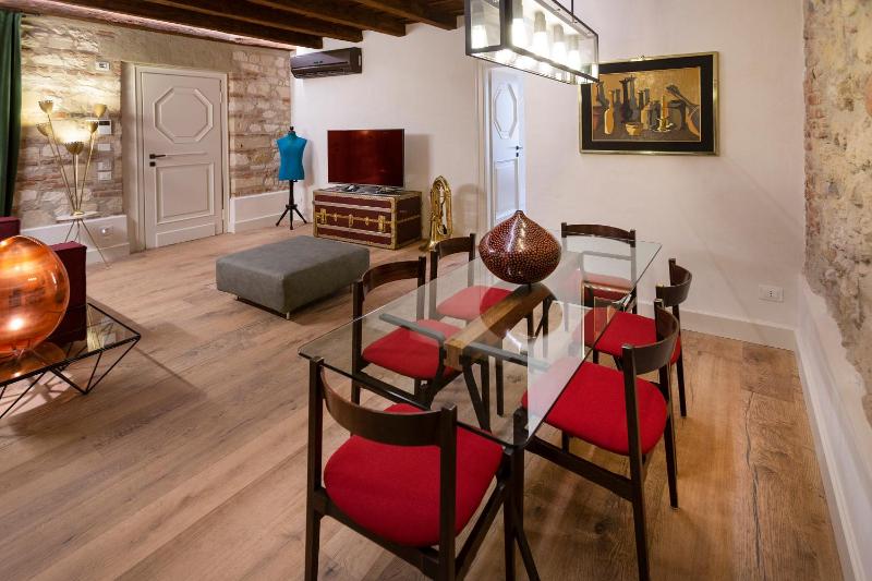 One-Bedroom Apartment image 3