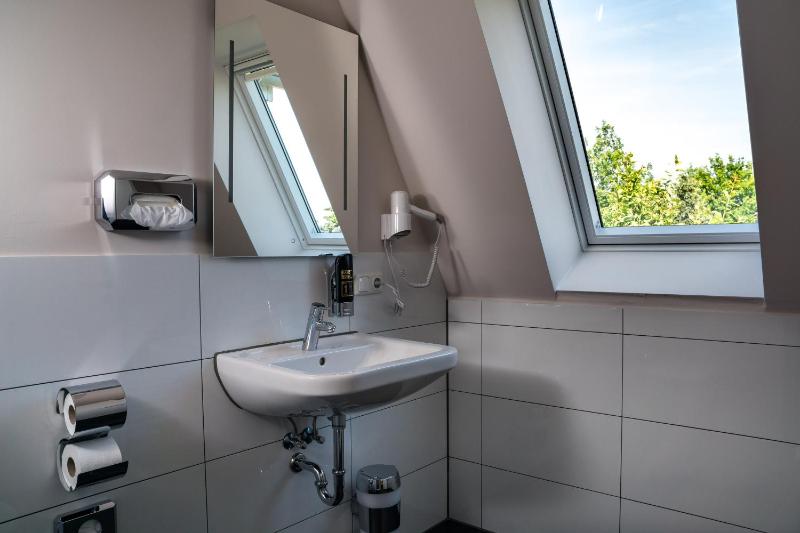 Standard Double Room image 4